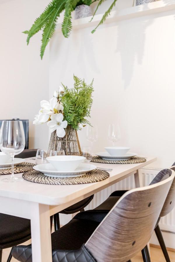 Elegant Kensington With Patio London