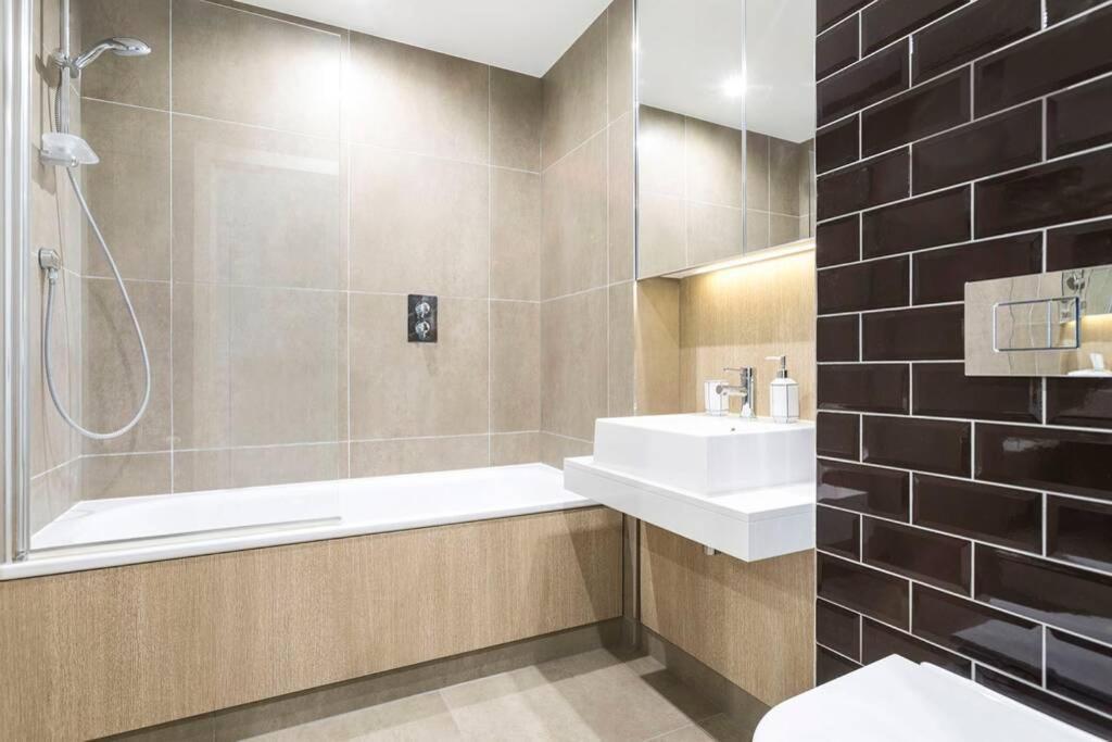 One Bedroom Modern Next To Wembley Stadium! Leilighet London