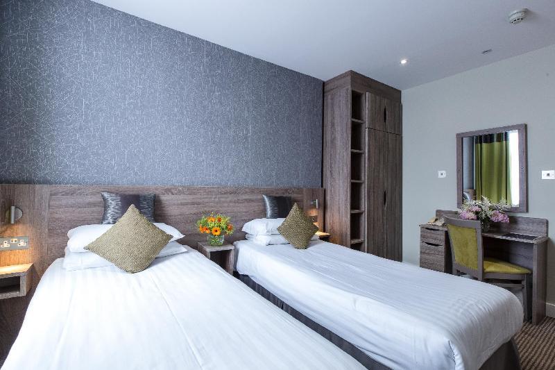 Hotel Phoenix London