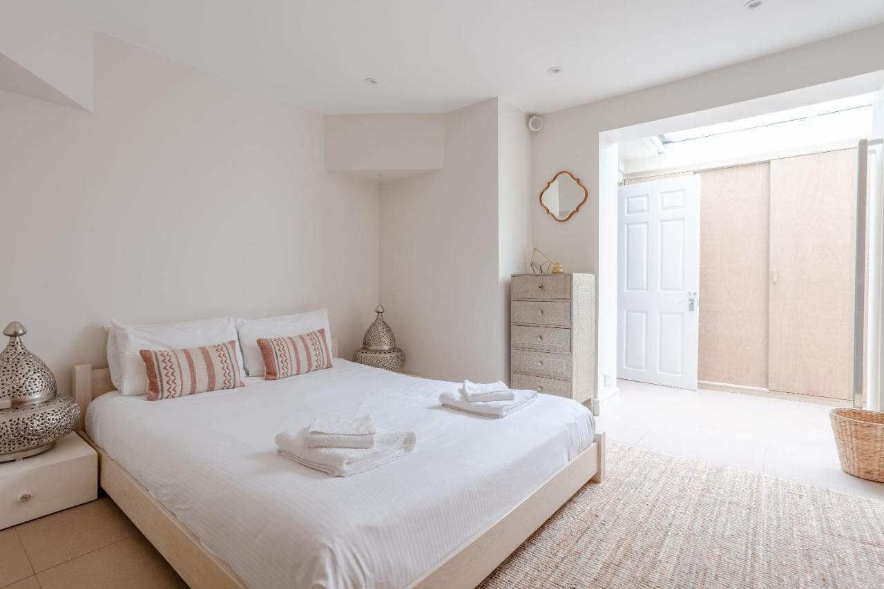 Charmingly Unique And Recently Refurbished Watchman's In Camden Town Londen