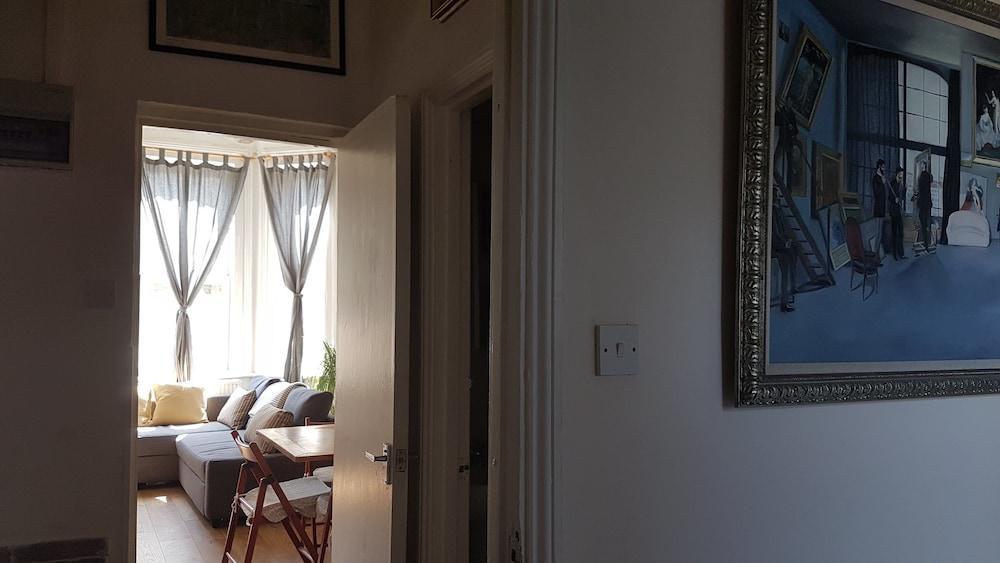 Apartment Artistic Pied-a-terre, Steps From The Tube, Moments From London's Heart *