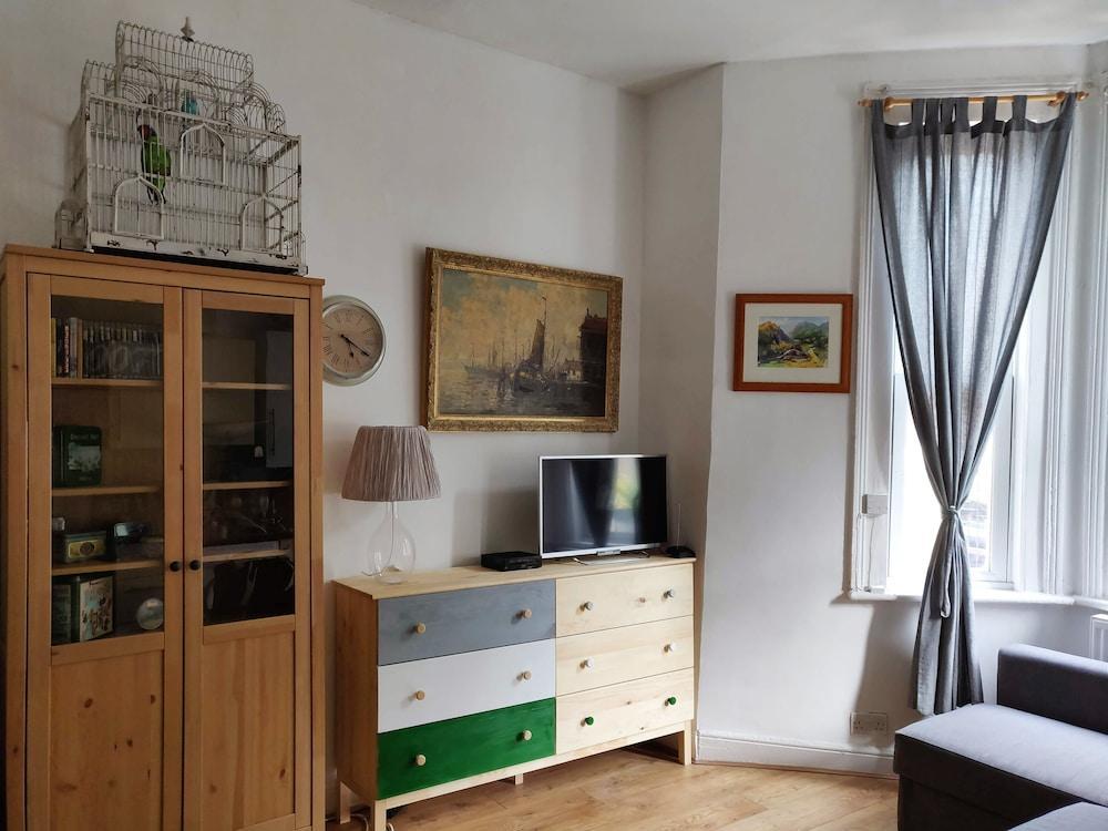 Apartment Artistic Pied-a-terre, Steps From The Tube, Moments From London's Heart