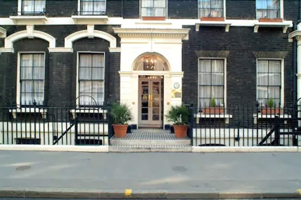 Garth London